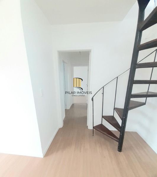 Cobertura em Porto Alegre, no bairro Cristal, com 3 dormitório(s), e 3 banheiros, à venda.