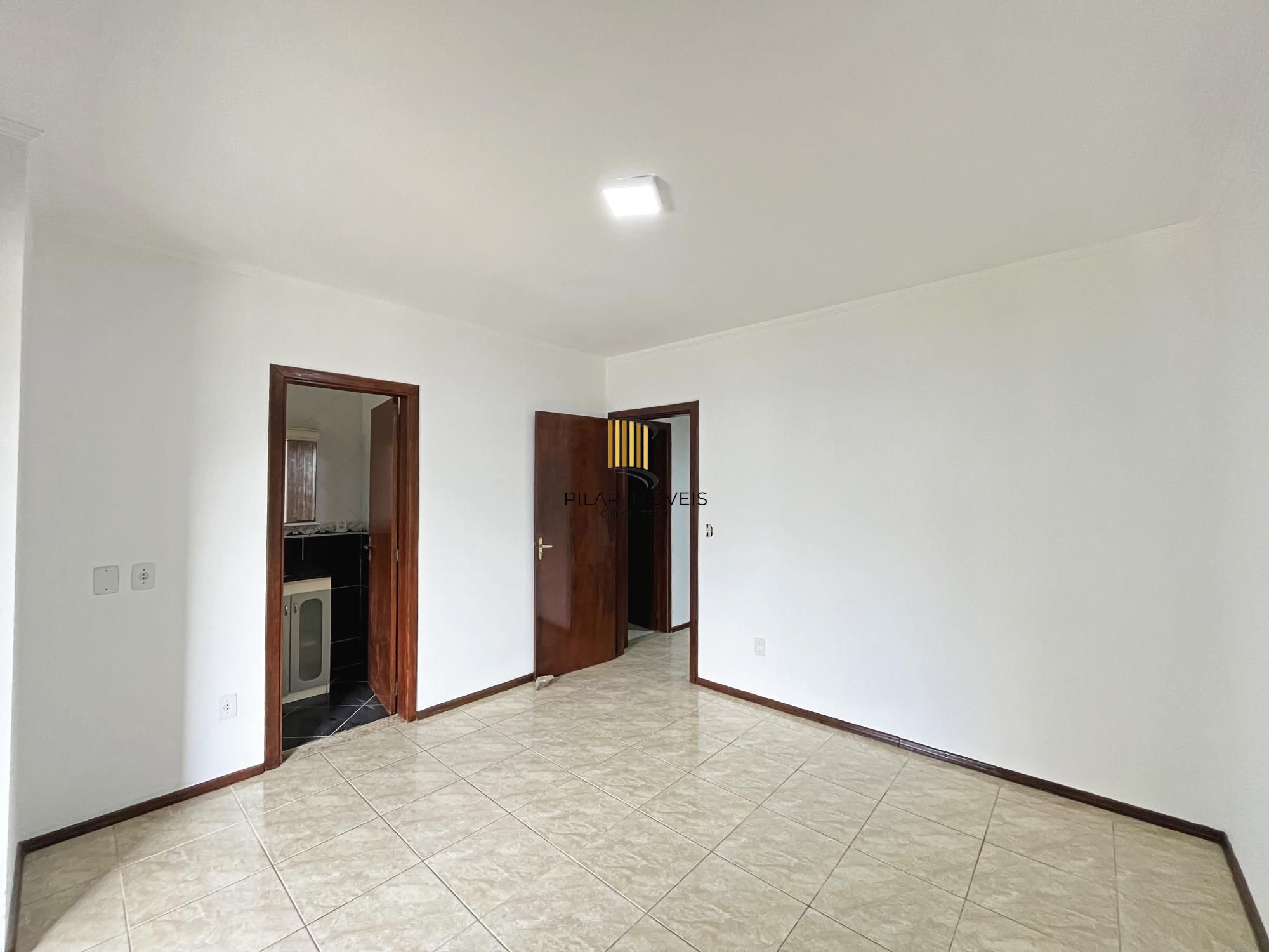 Casa 3 dormitórios no bairro Hípica