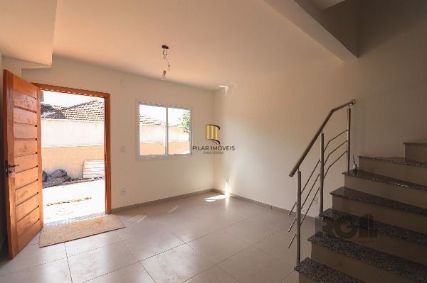 Casa Condominio em Porto Alegre, no bairro Vila Nova, com 2 dormitório(s), e 2 banheiros, à venda.