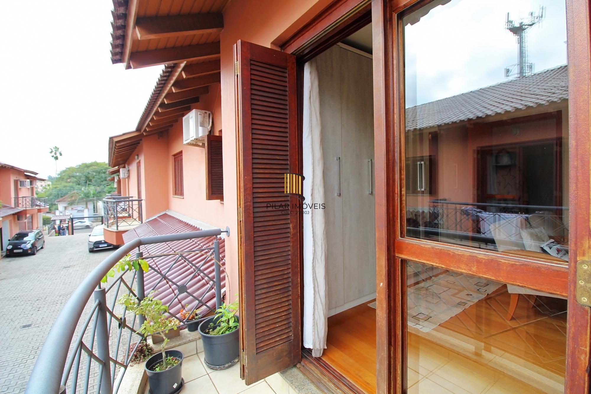 Casa em condomínio com 3 dormitórios, sendo 1 suíte com closet e sacada