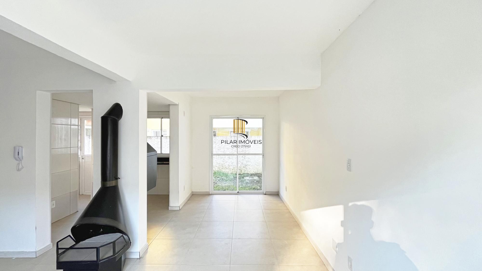 Residência 3 dormitórios sendo 1 suíte em condomínio fechado