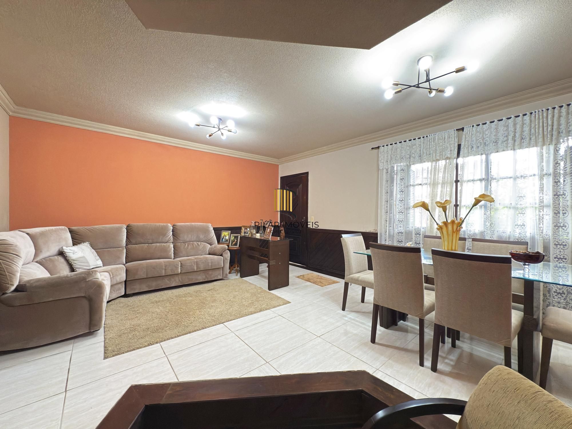 Excelente sobrado com 255 m² de área privativa 3 dormitórios com opção do 4 dormitórios