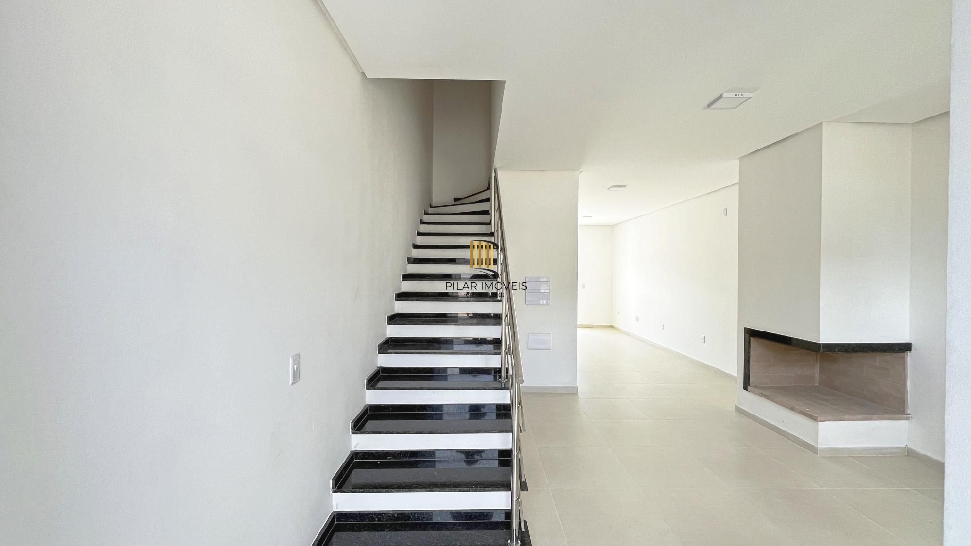 Casa em Porto Alegre, no bairro Hípica, com 3 dormitório(s), e 3 banheiros, à venda.