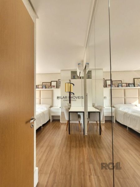 Apartamento em Porto Alegre, no bairro Cavalhada, com 3 dormitório(s), e 3 banheiros, à venda.