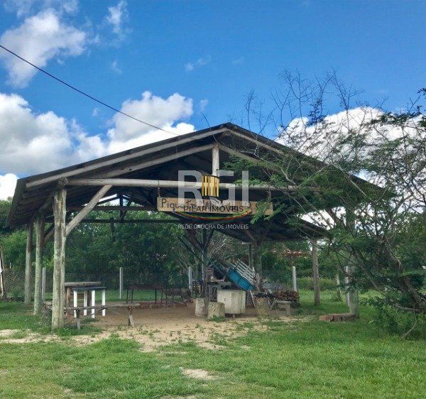 Sítio para Venda - 200m², 2 dormitórios, sendo 2 suites, 2 vagas - Lami