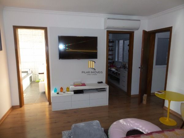 Casa para Venda - 270m², 3 dormitórios, sendo 1 suites, 2 vagas - Guarujá