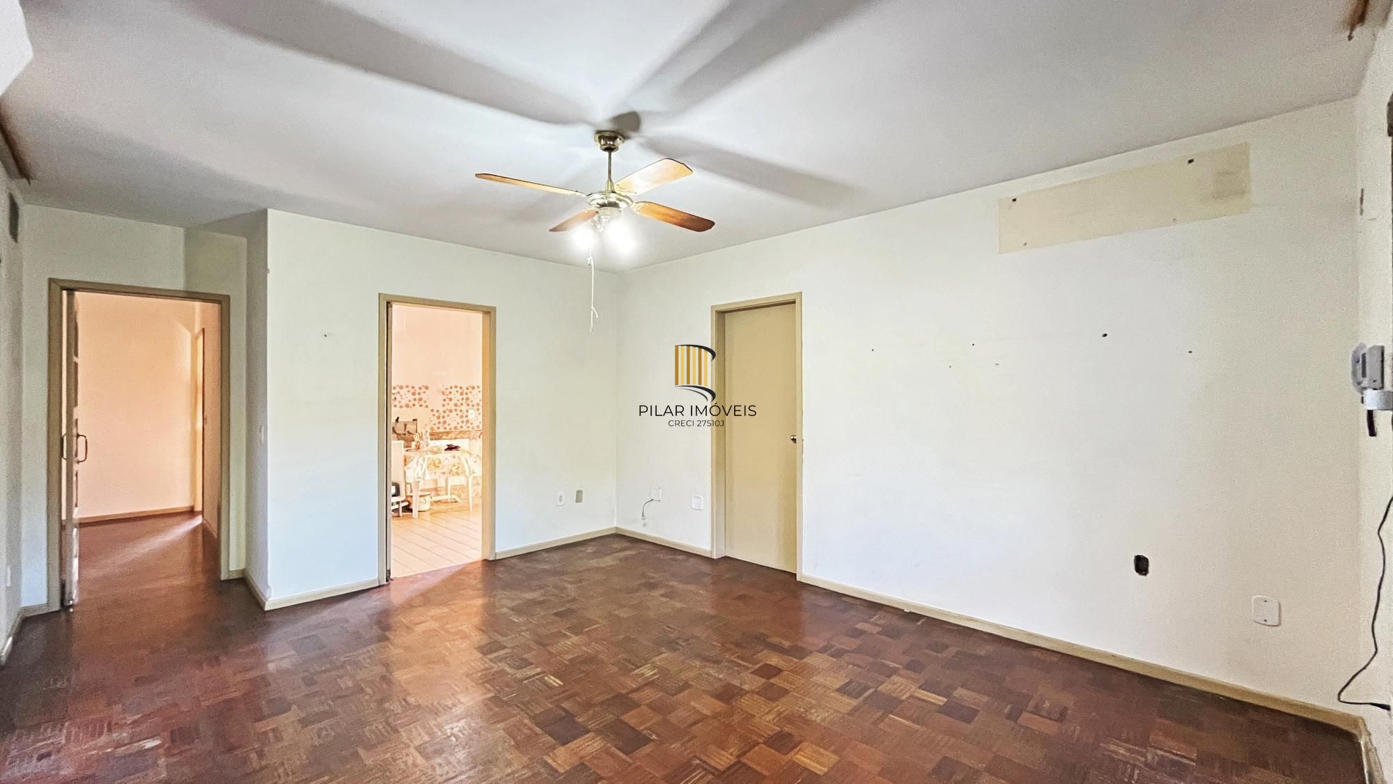 Casa 4 dormitórios no bairro Glória