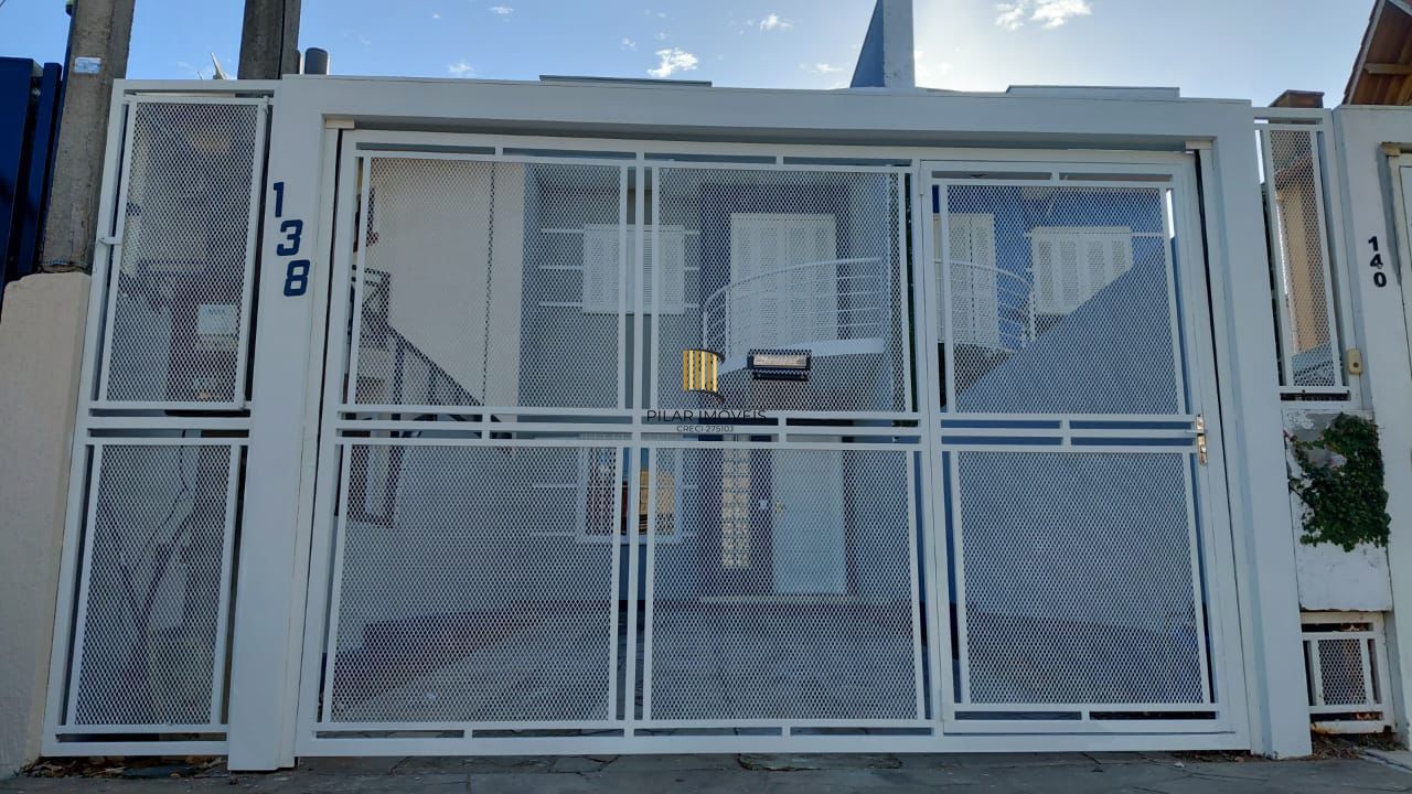 Casa 2 dormitórios no bairro Hípica