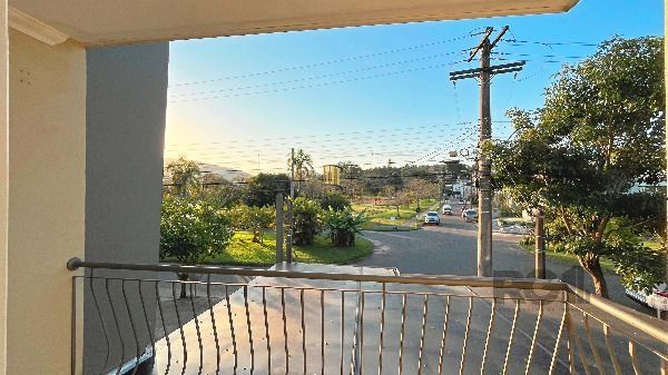 Casa em Porto Alegre, no bairro Hípica, com 3 dormitório(s), e 3 banheiros, à venda.