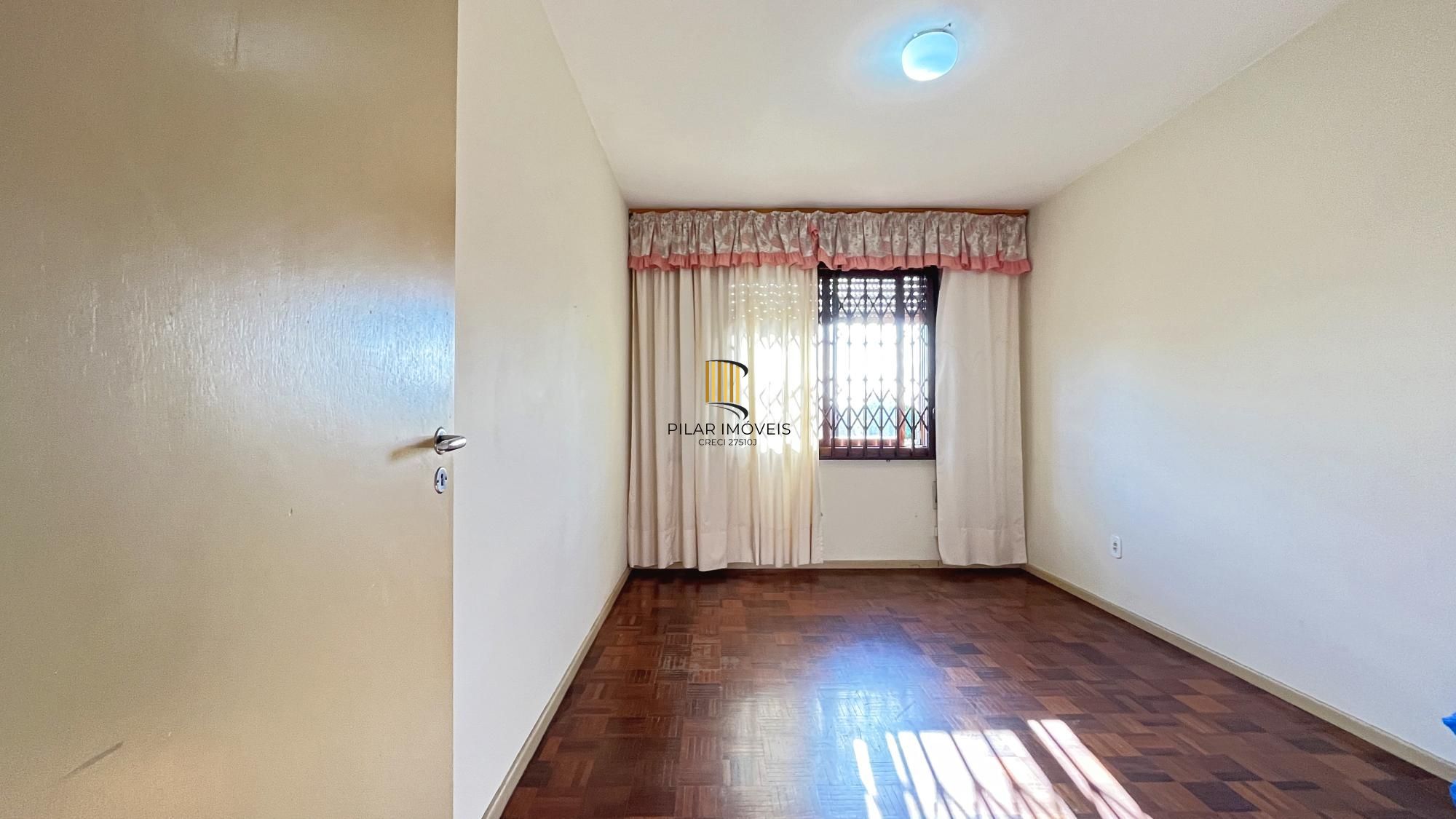 Casa 4 dormitórios no bairro Glória