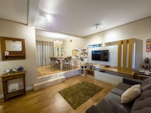 Casa em Porto Alegre, no bairro Vila Conceição, com 3 dormitório(s), e 3 banheiros, à venda.