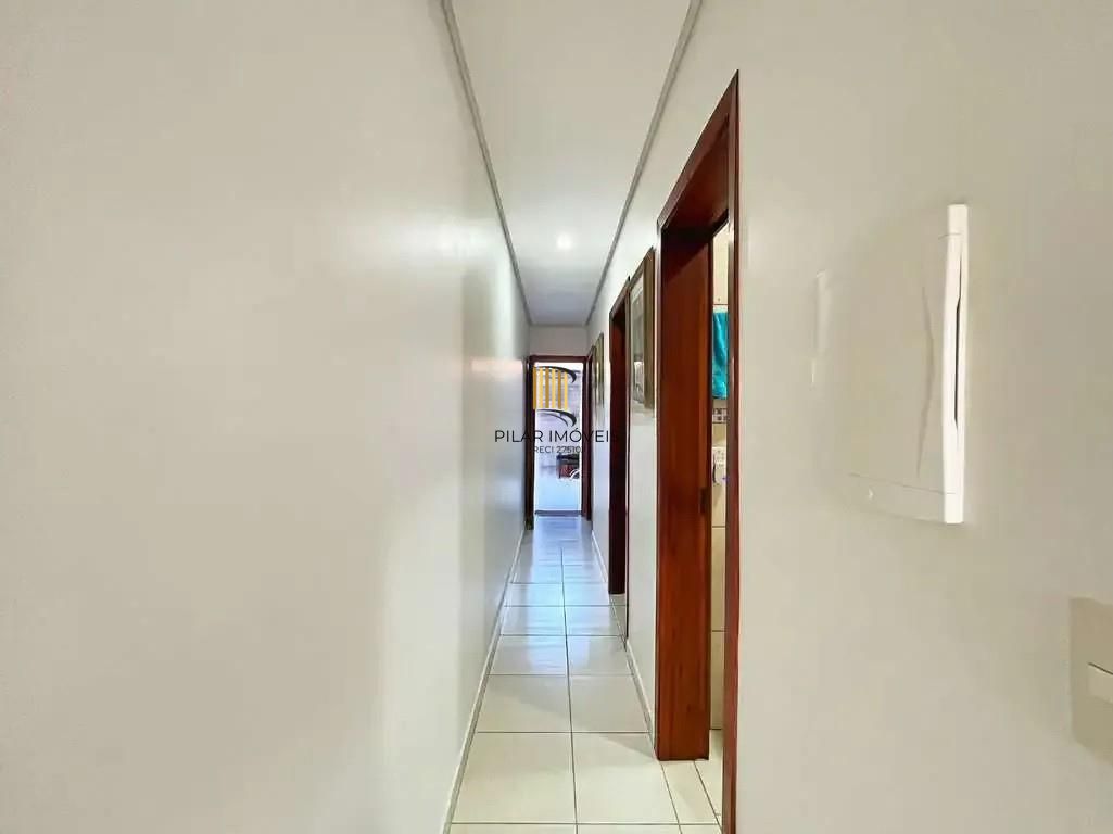Casa 2 dormitórios no bairro Hípica