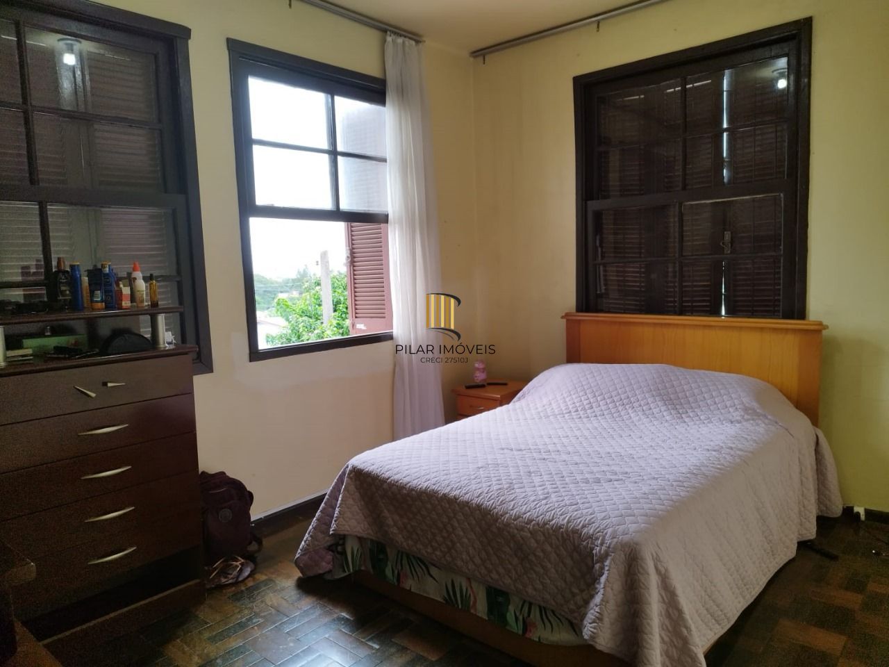 Casa 3 dormitórios no bairro Glória