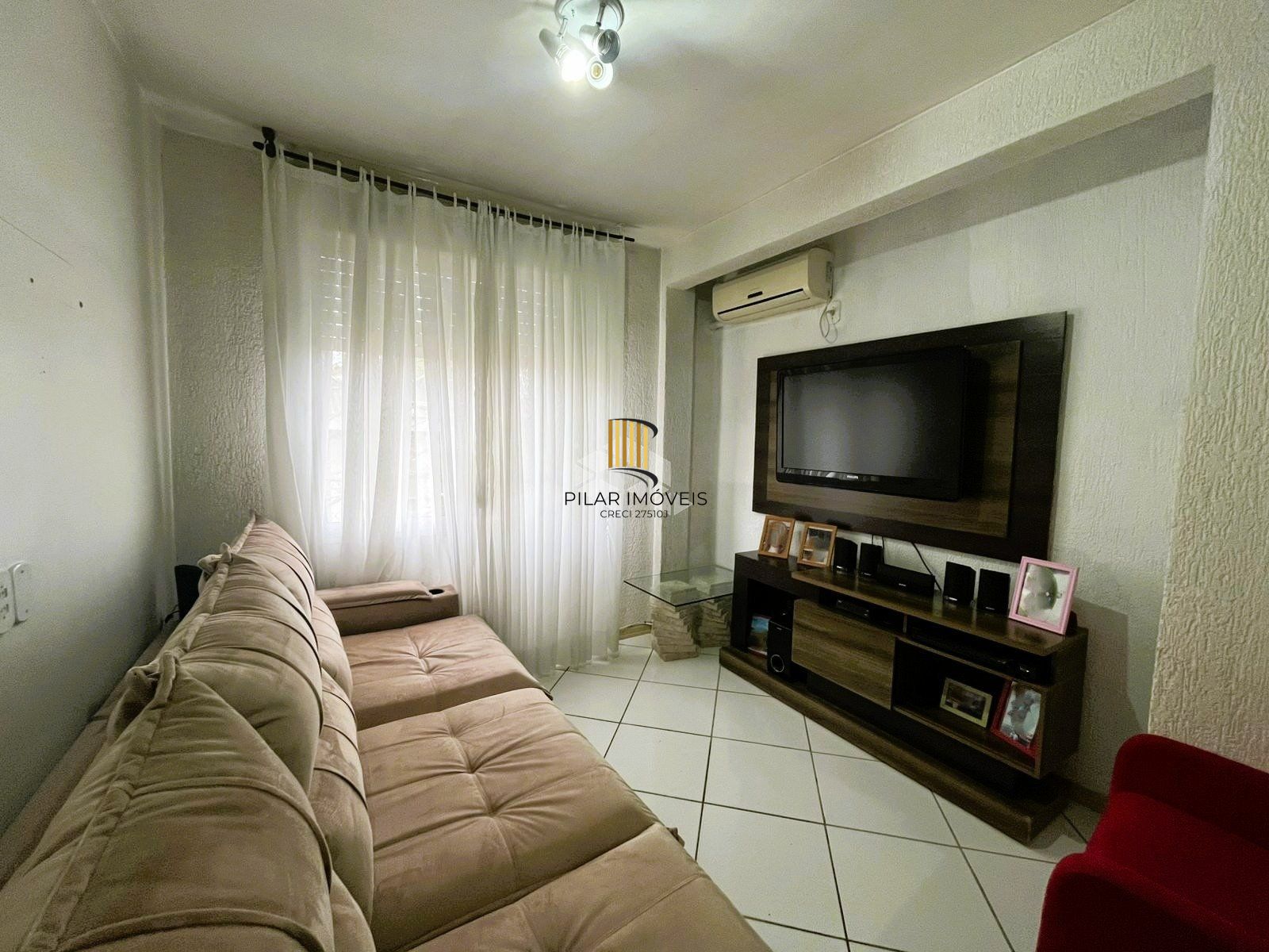 Apartamento 2 dormitórios, perto de todos recursos do bairro.