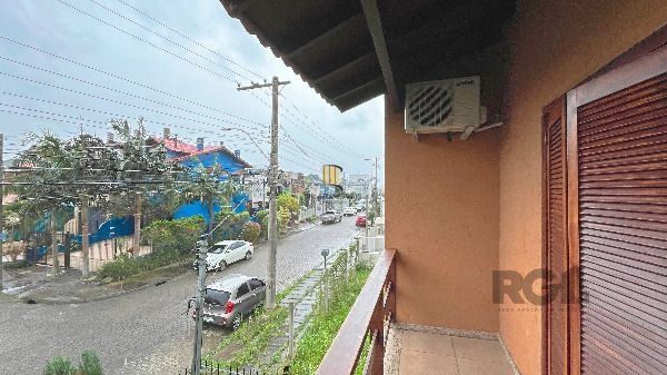 Casa em Porto Alegre, no bairro Hípica, com 3 dormitório(s), e 3 banheiros, à venda.