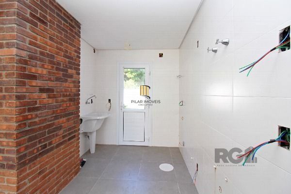 Sobrado para Venda - 100m², 3 dormitórios, sendo 3 suites, 2 vagas - Portal Do Guarujá