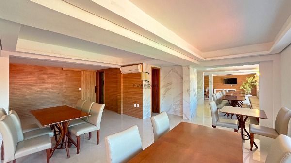 Casa Condominio em Porto Alegre, no bairro Cristal, com 4 dormitório(s), e 4 banheiros, à venda.
