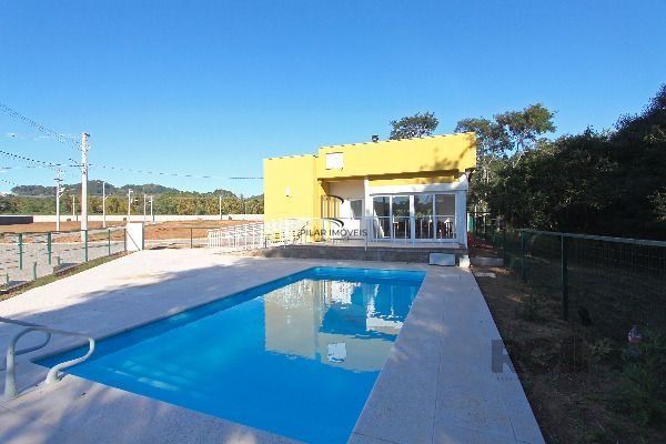 Casa Condominio em Porto Alegre, no bairro Campo Novo, com 3 dormitório(s), e 3 banheiros, à venda.