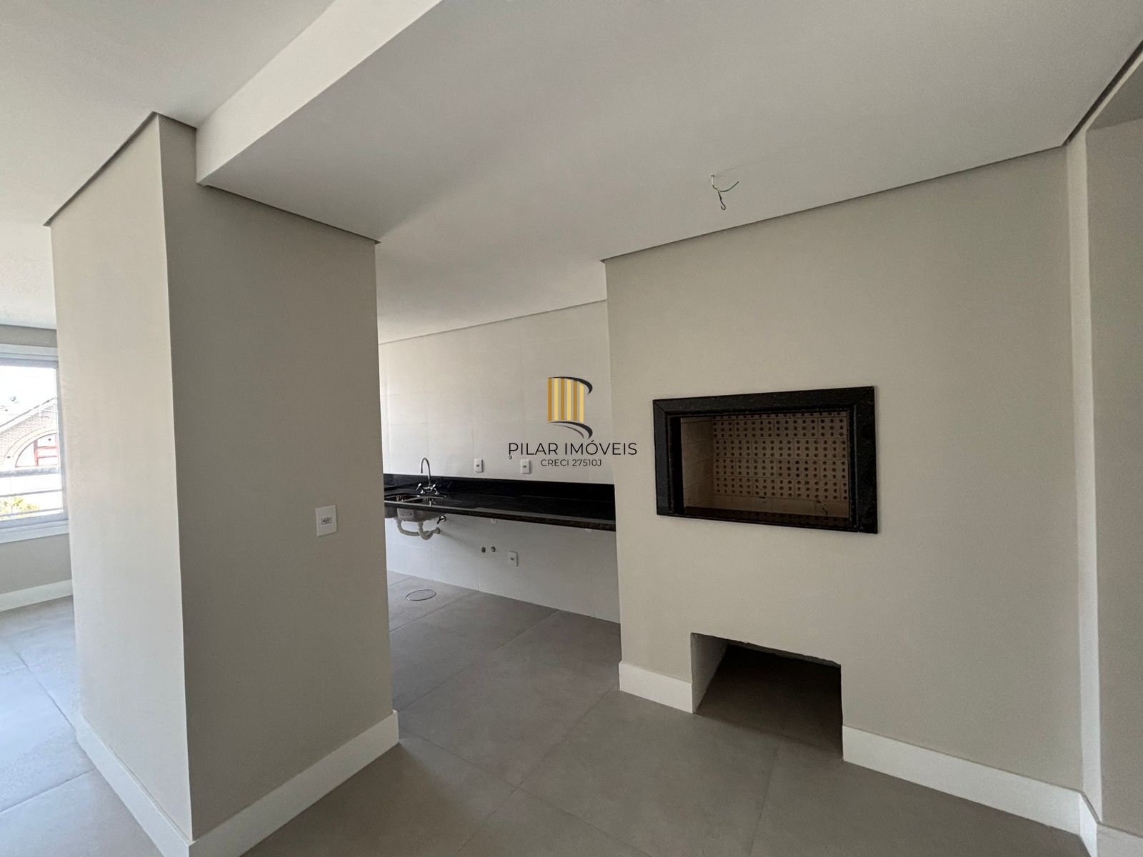 Apartamento com 3 dormitórios sendo 1 suíte á venda Bairro Cristal.