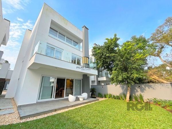 Casa Condominio para Venda - 364m², 3 dormitórios, sendo 3 suites, 2 vagas - Pedra Redonda