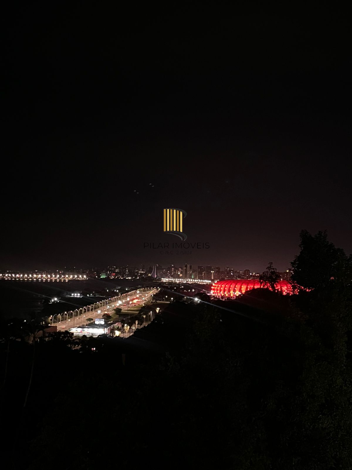 Apartamento semi mobiliado de 2 dormitórios no bairro Cristal