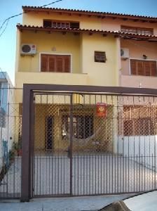 Residência com 4 dormitórios sendo 1 suites no Bairro Guarujá.