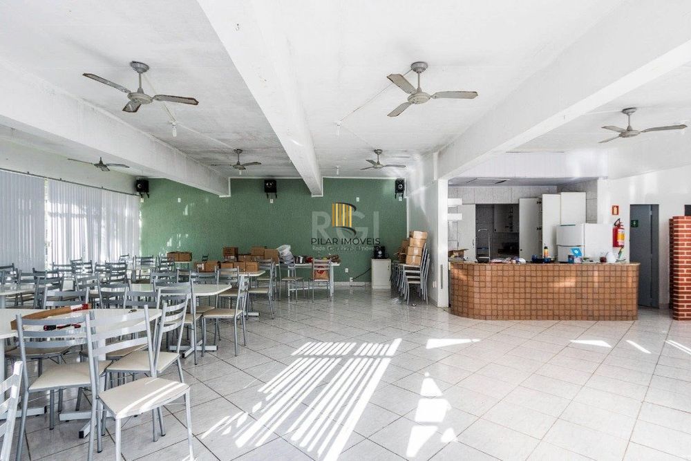 Apartamento em Porto Alegre, no bairro Cristal, com 2 dormitório(s), 1 vaga por convenção à venda.