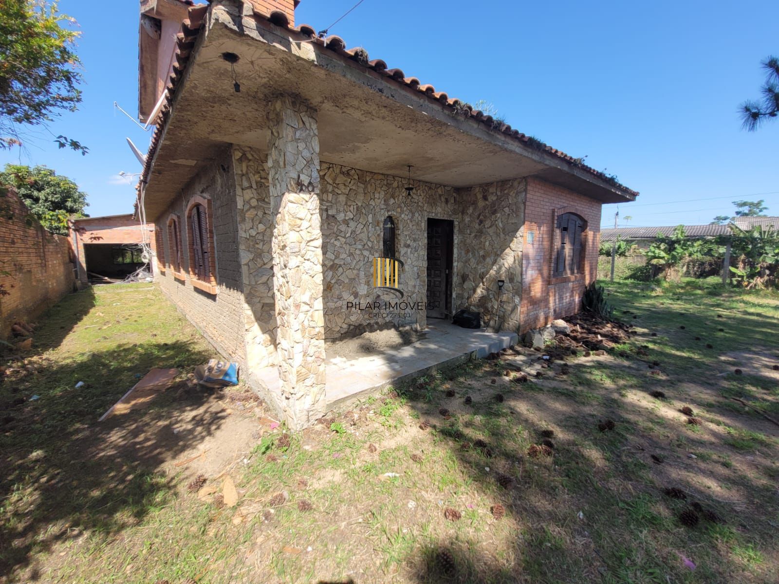 Ótimo terreno com casa na Ponta Grossa.