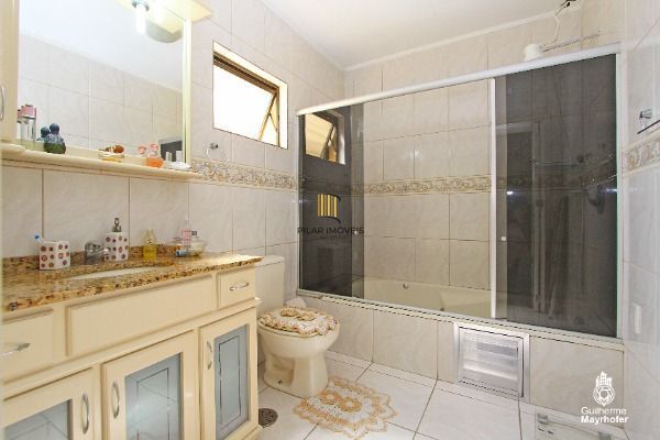 Casa para Venda - 229.6m², 3 dormitórios, sendo 1 suites, 4 vagas - Cavalhada