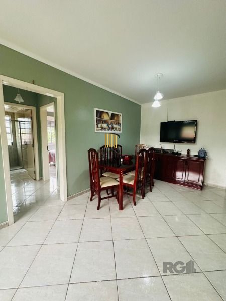 Apartamento em Porto Alegre, no bairro Cristal, com 2 dormitório(s), e 2 banheiros, à venda.