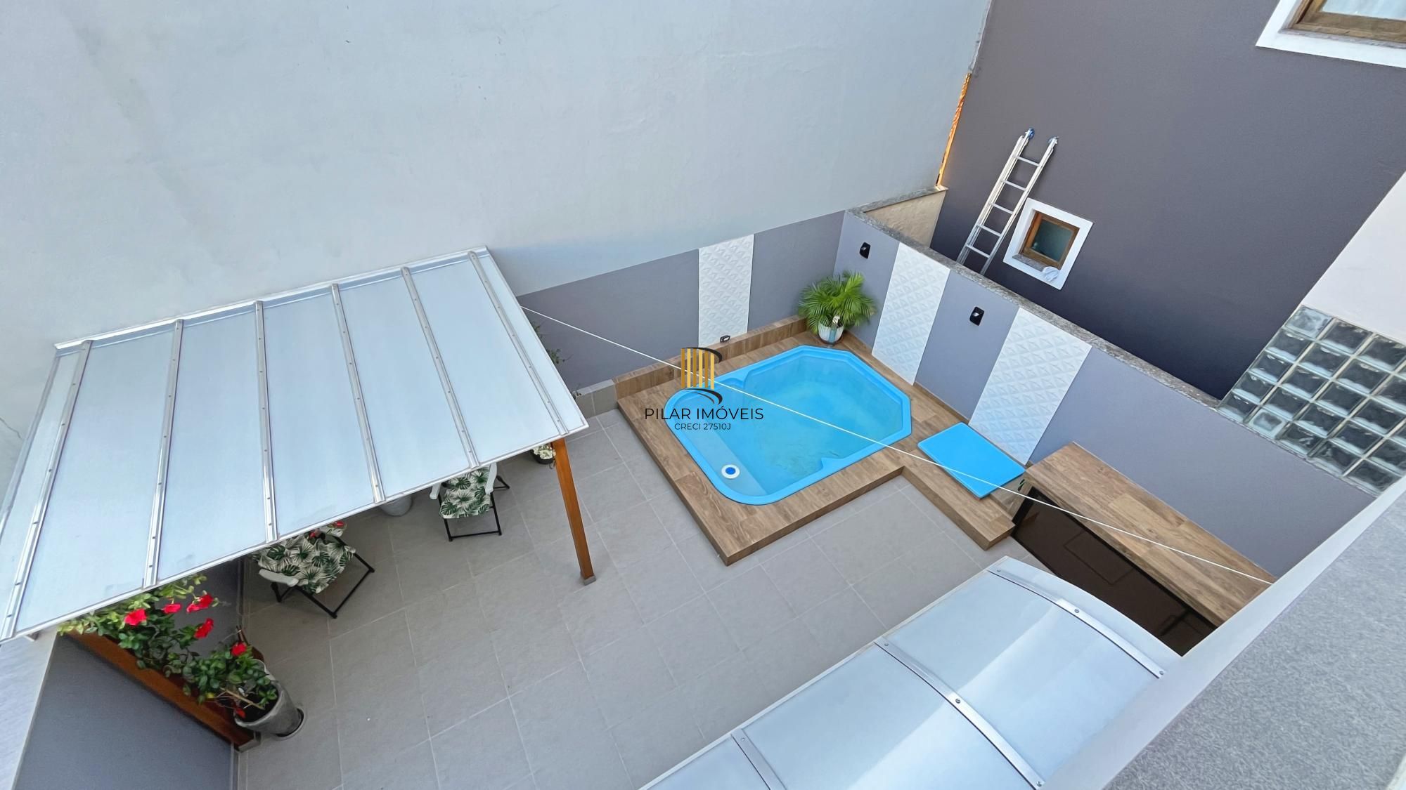 Casa à venda com 174m², 3 dormitórios, 3 suítes, 2 vagas, no bairro Hípica em Porto Alegre