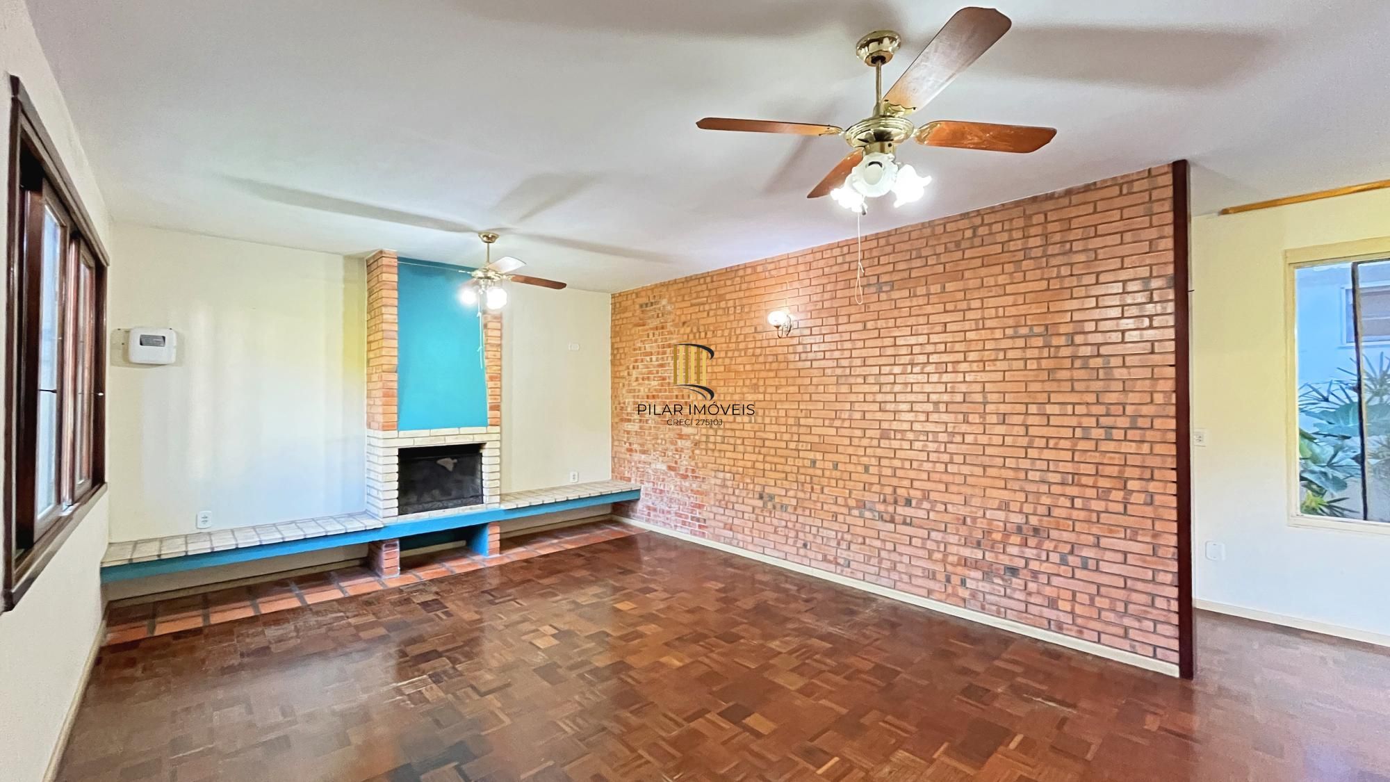 Casa 4 dormitórios no bairro Glória
