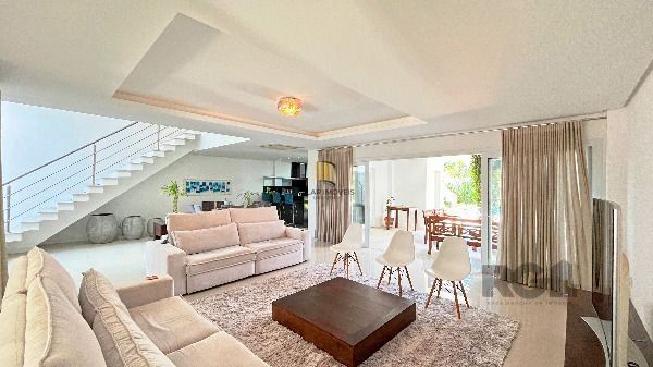 Casa Condominio em Porto Alegre, no bairro Hípica, com 3 dormitório(s), e 3 banheiros, à venda.