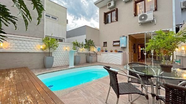 Casa 3 dormitórios no bairro Hípica