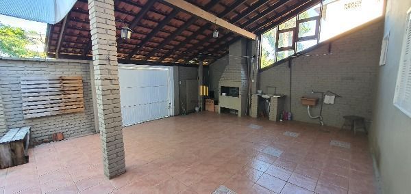 Casa para Venda - 160m², 4 dormitórios, sendo 2 suites, 4 vagas - Urubatã