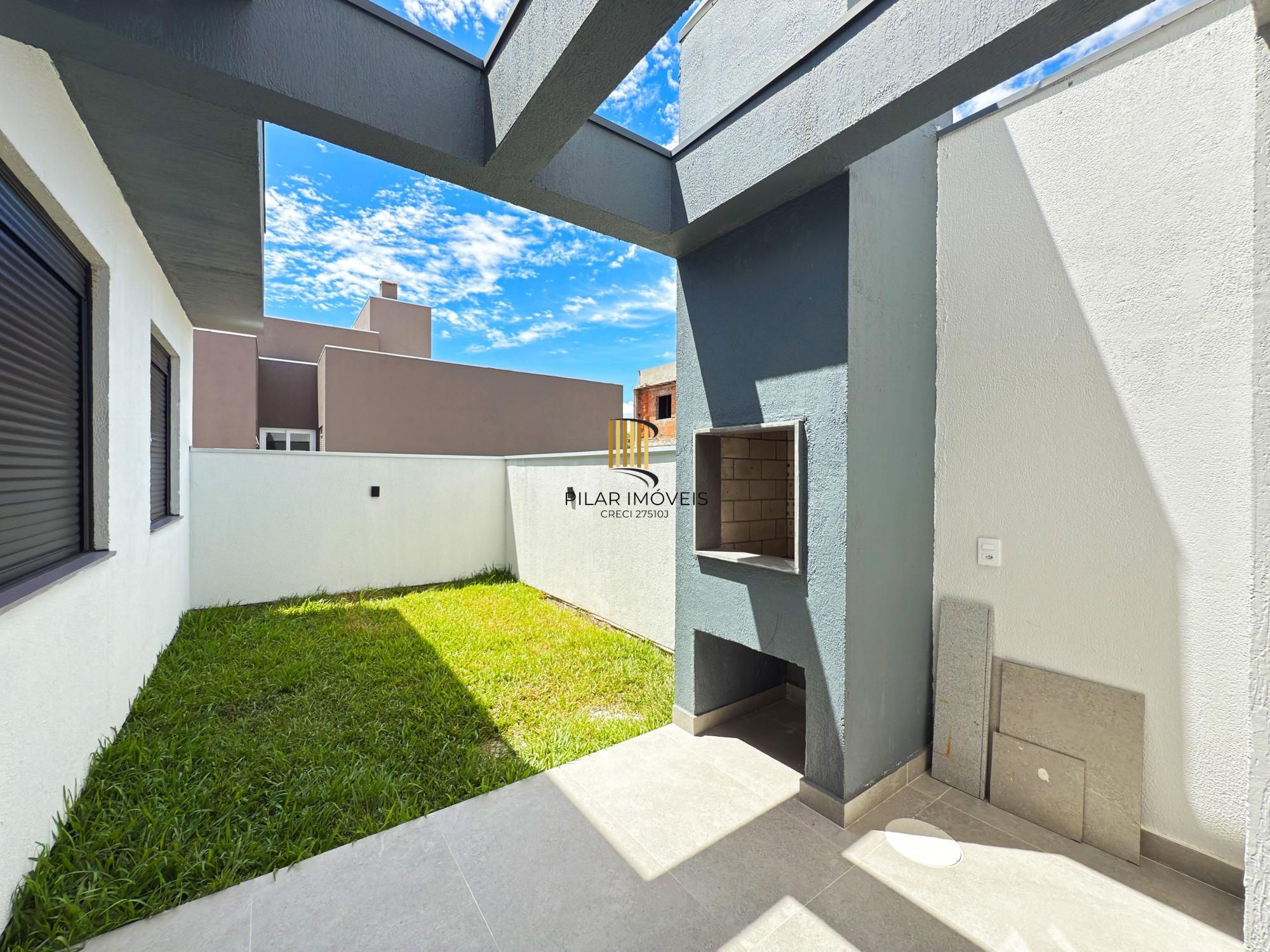 Residência nova em condomínio com 3 dormitórios