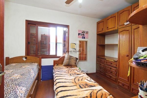 Casa em Porto Alegre, no bairro Hípica, com 2 dormitório(s), e 2 banheiros, à venda.