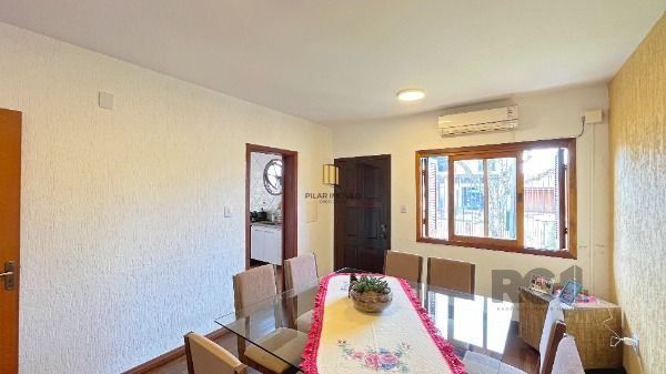 Casa em Porto Alegre, no bairro Aberta dos Morros, com 3 dormitório(s), à venda.