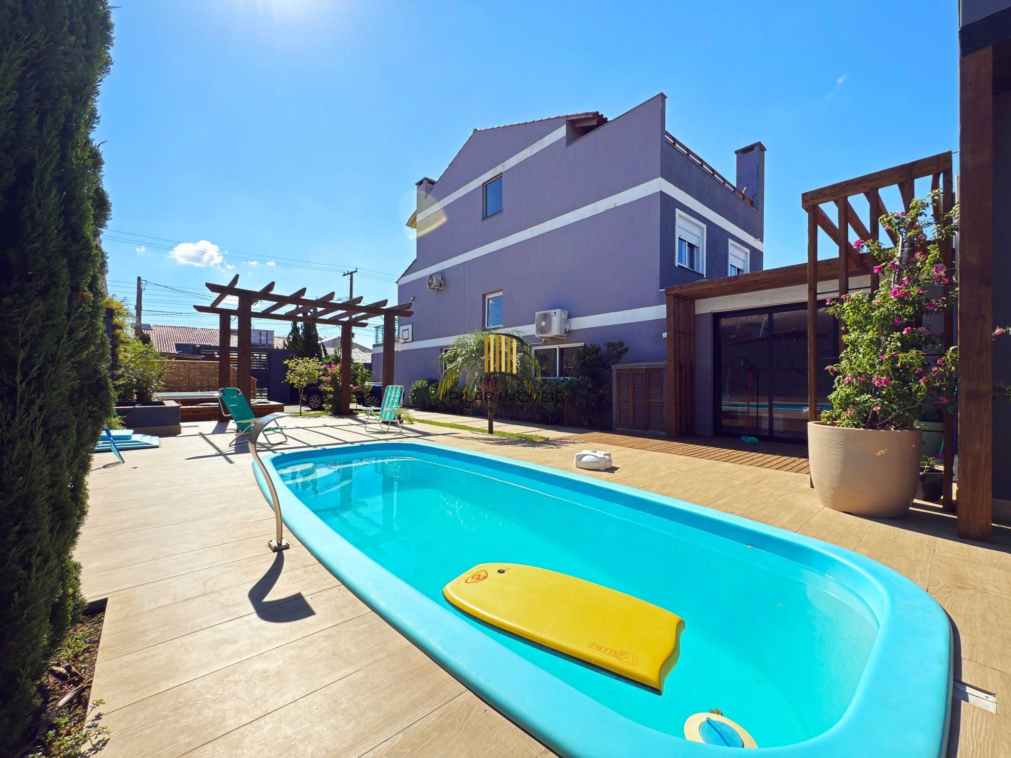 Em busca de uma casa espaçosa e cheia de comodidades no bairro Hípica