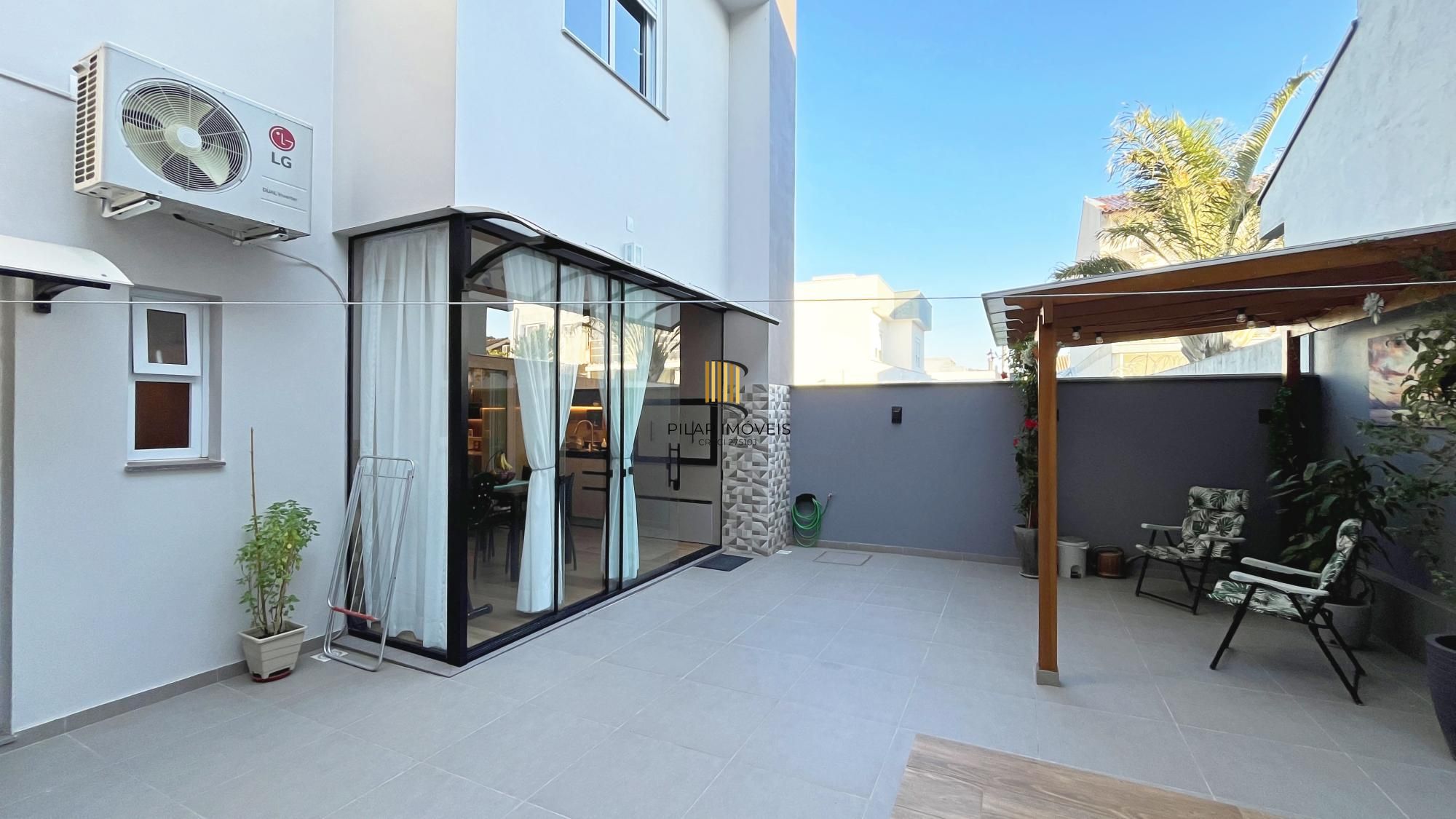 Casa à venda com 174m², 3 dormitórios, 3 suítes, 2 vagas, no bairro Hípica em Porto Alegre