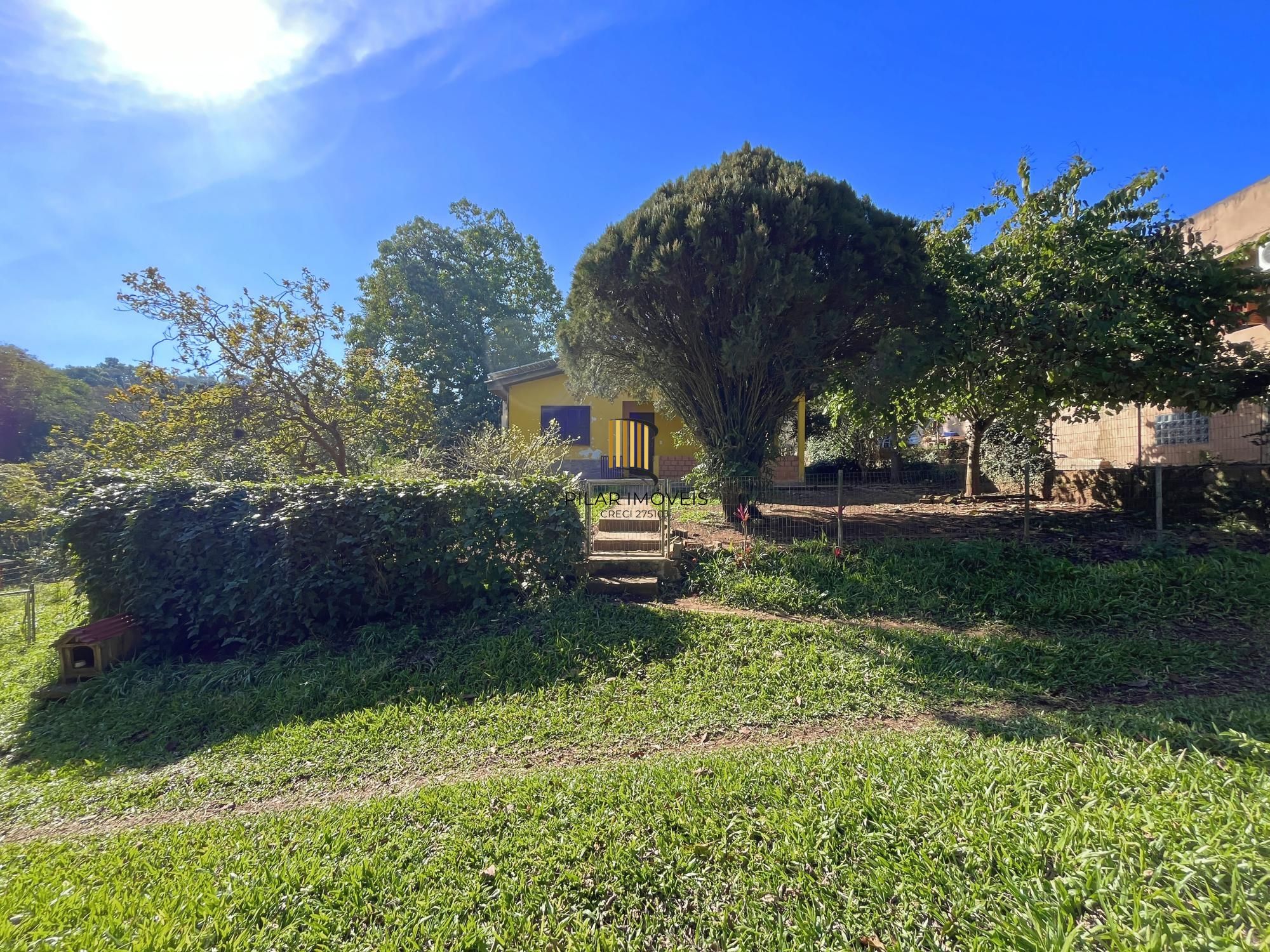 Casa 3 dormitórios no bairro Hípica
