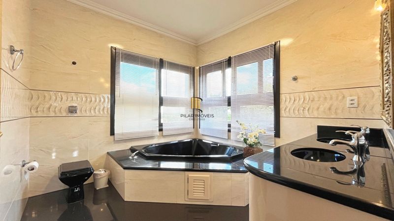 Altos do lago- 455 m² de área privativa, 3 d, 3 vagas , piscina , Linda e ampla casa em condomínio.