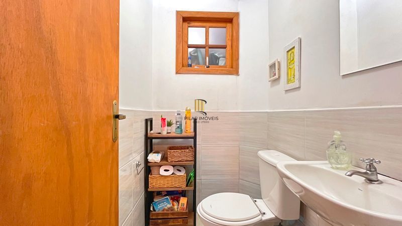 Casa 2 dormitórios no bairro Guarujá