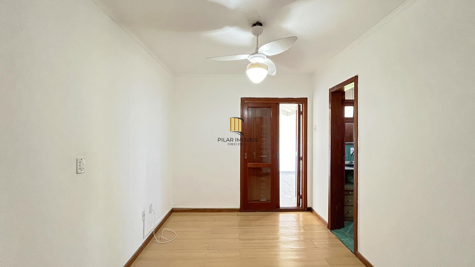 Casa 5 dormitórios no bairro Ipanema