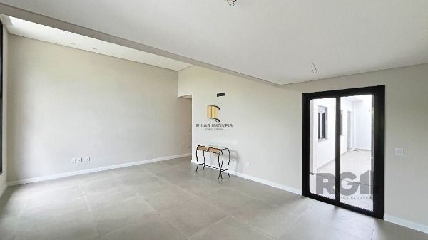 Casa em Porto Alegre, no bairro Hípica, com 3 dormitório(s), e 3 banheiros, à venda.