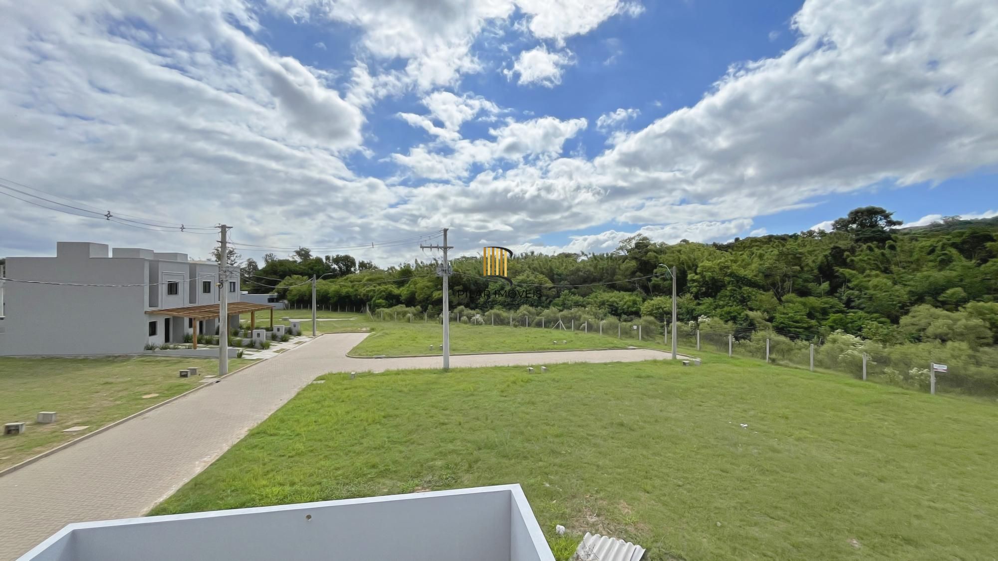 Casa Condominio em Porto Alegre, no bairro Campo Novo, com 3 dormitório(s), e 3 banheiros, à venda.