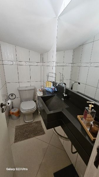 Casa em Porto Alegre, no bairro Hípica, com 3 dormitório(s), e 3 banheiros, à venda.