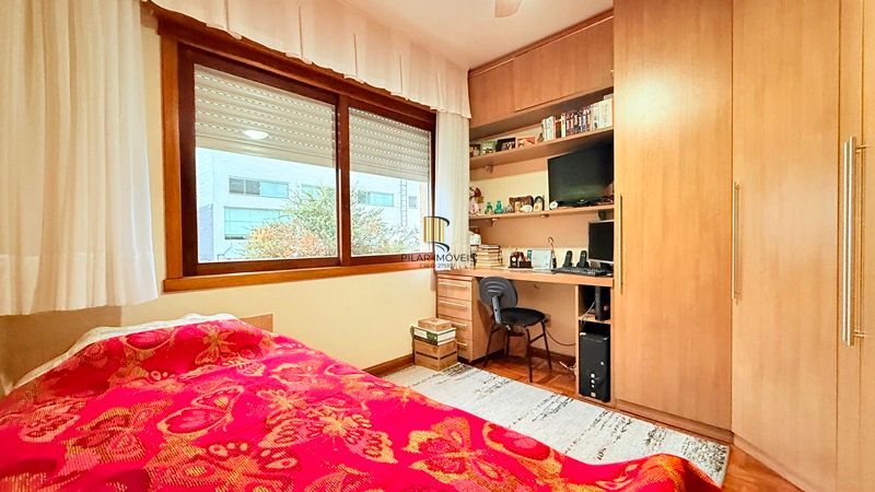 Impecável apartamento com 3 dormitórios , 3 banheiros , 2 vagas cobertas , com 120 m² privativos.