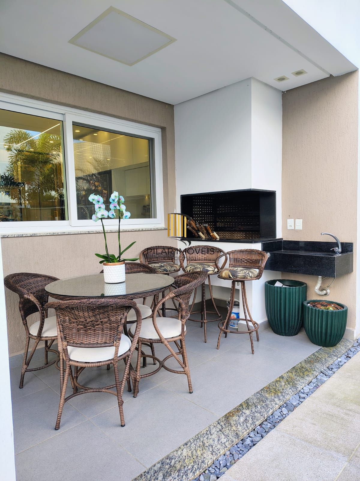 **Espetacular Casa de Condomínio com 3 suítes, Piscina com aquecimento**