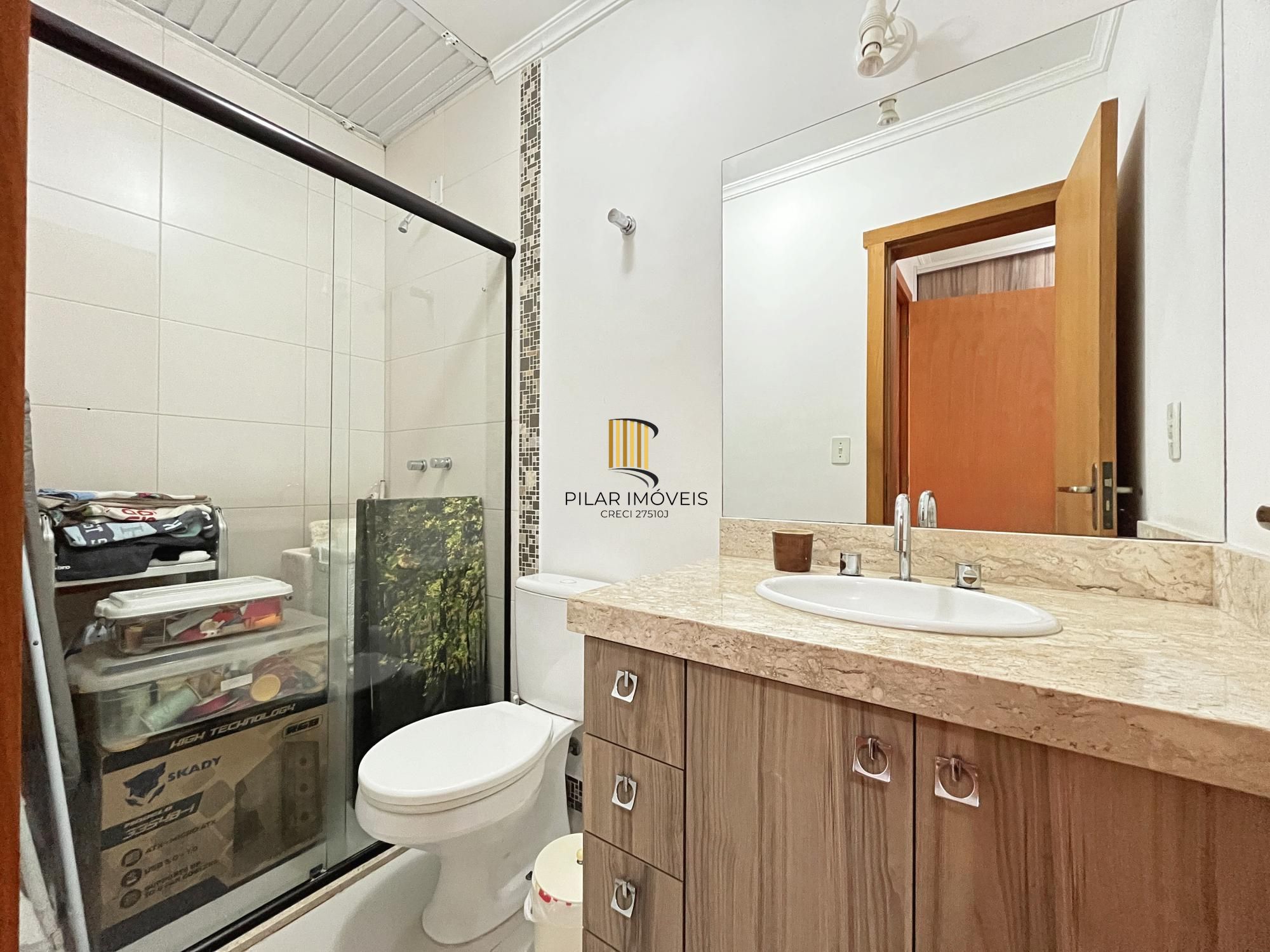 Casa 2 dormitórios no bairro Hípica